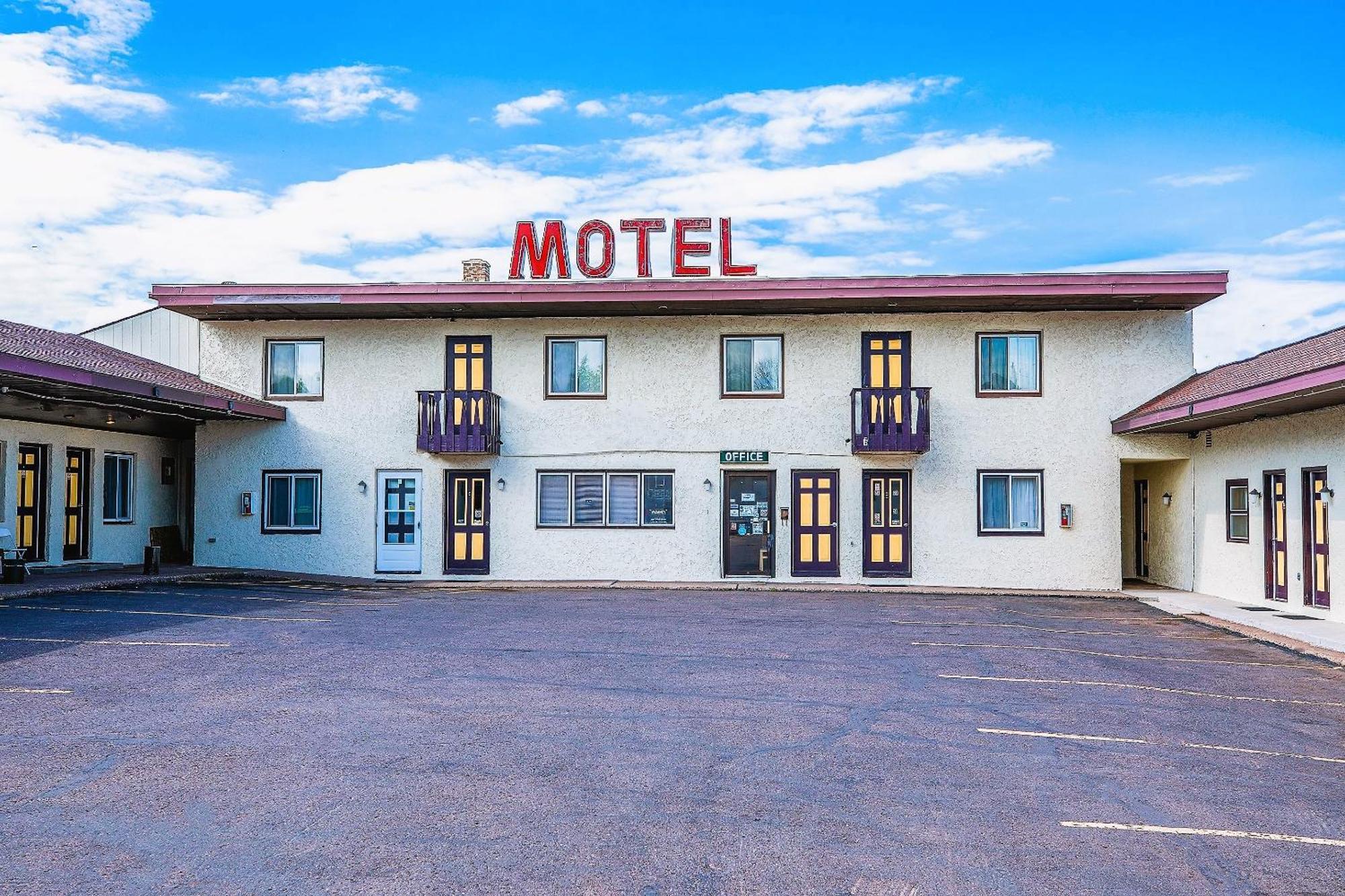 Love Hotels Silver Street By Oyo At Hurley Wi Zewnętrze zdjęcie